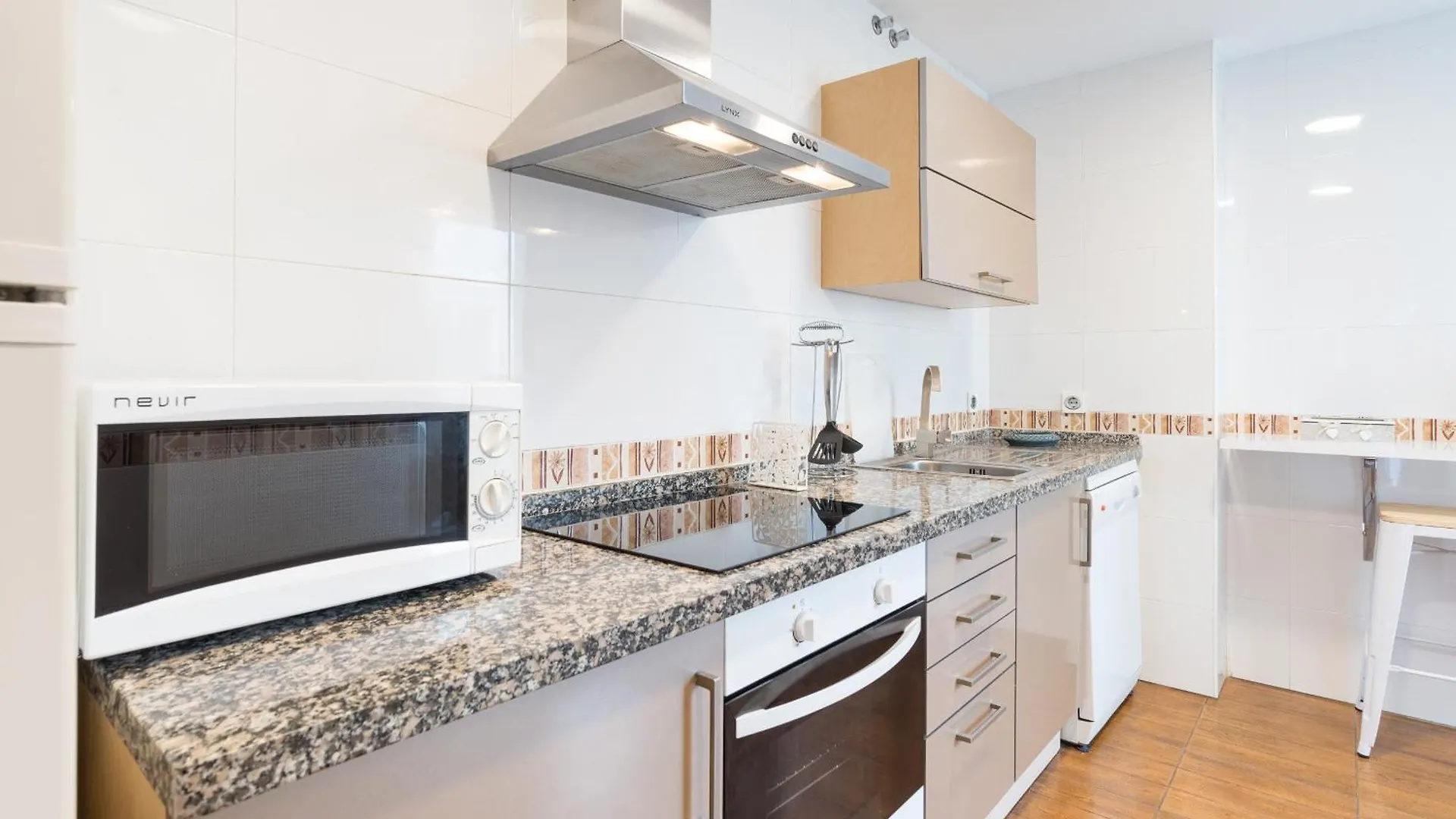 Hill Apartment With Terrace, Parking, Pool & Paddle Court Torremolinos